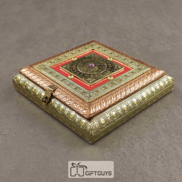 Exorbitant Crafted Dryfruit Box With 4 Compartment