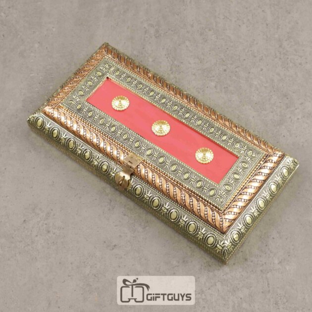 Exorbitant Crafted Dryfruit Box With 3 Compartment