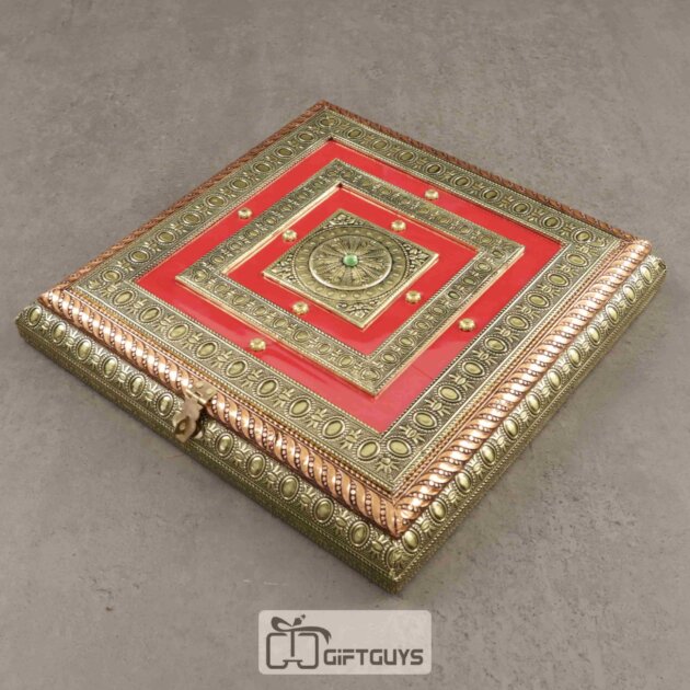 Exorbitant Crafted Dryfruit Box With 6 Compartment